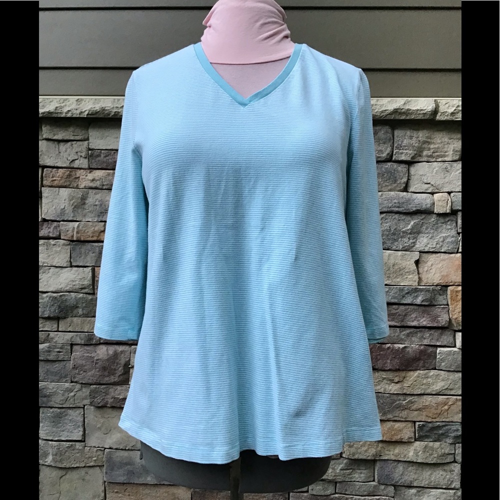 Liz Lange Maternity knit top XL runs small